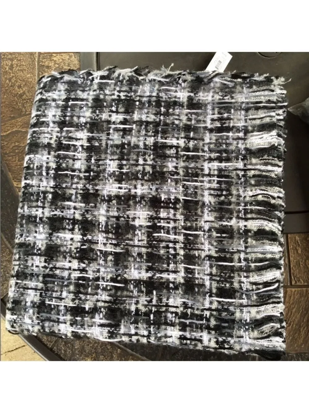 Apt 9 Micro Plaid  motif blanket Scarf Woman’s OSFM black gray & white